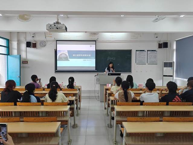 图2:刘婉络详解备考策略(梁晓臻摄)